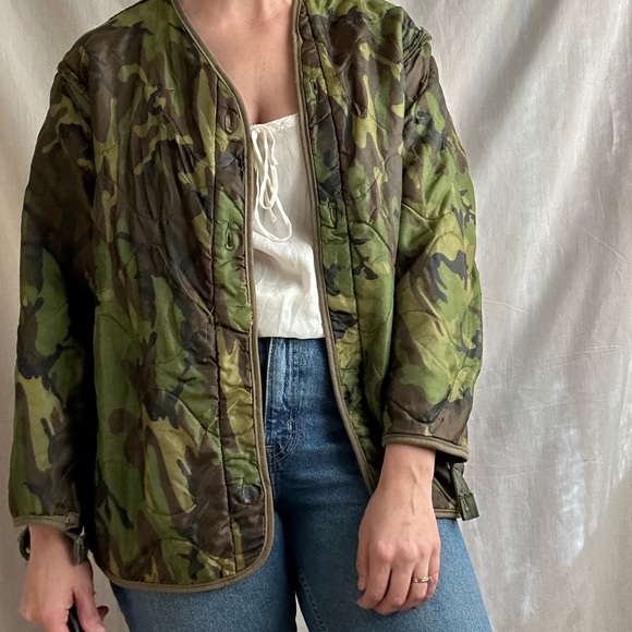 Vintage Vietnam Era 1970s Military M-65 OG Field Coat with Removable Camo Liner - Picture 9 of 10